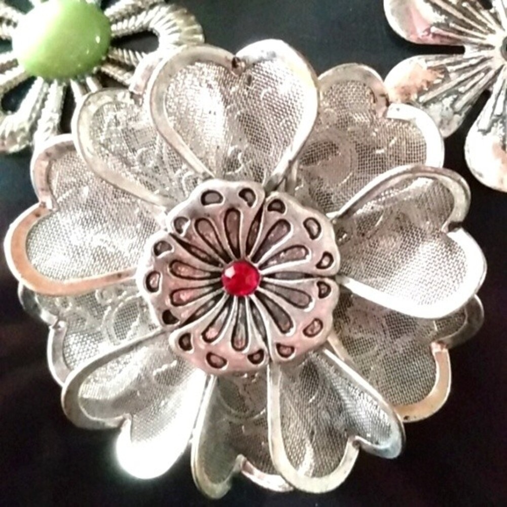 Silvertone Flowers Floral Necklace 19" adjustable Fashion Jewelry Studded Boho - Picture 4 of 6